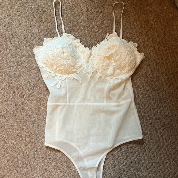 White Corset bodysuit! White color with lace detailing on chest/breast area! - Picture 1 of 4